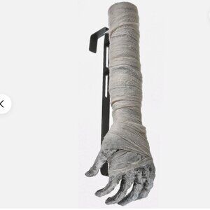National Tree Company Mummy Arm and Hand Wreath 18" Hanger